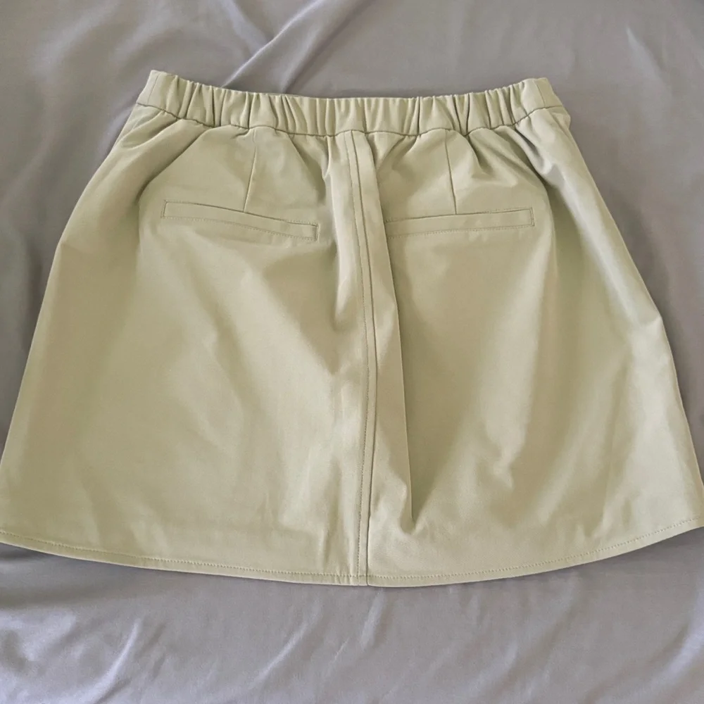 LIKE NEW ALO High Speed Mini Skirt, Limestone, size XS